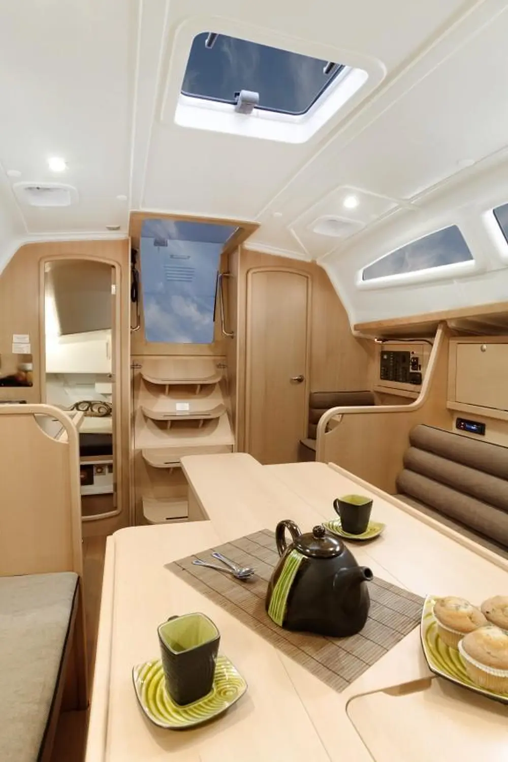 Yacht von innen von Yachtschule Fehmarn