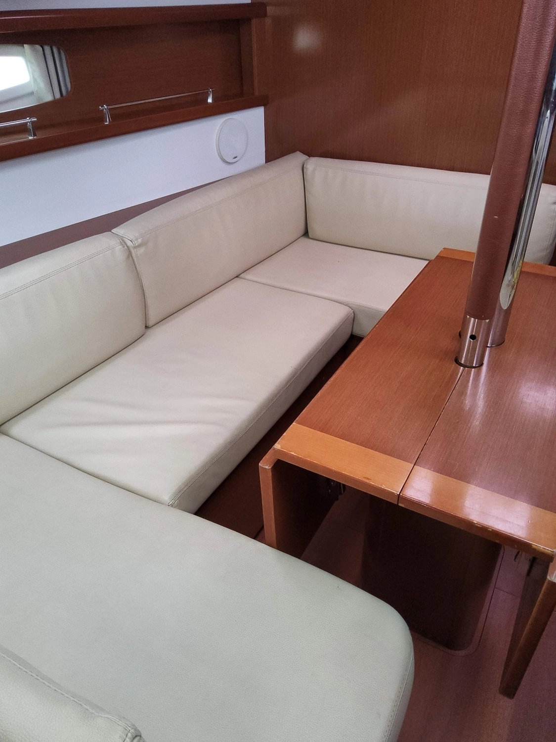 Yacht von innen von Yachtschule Fehmarn