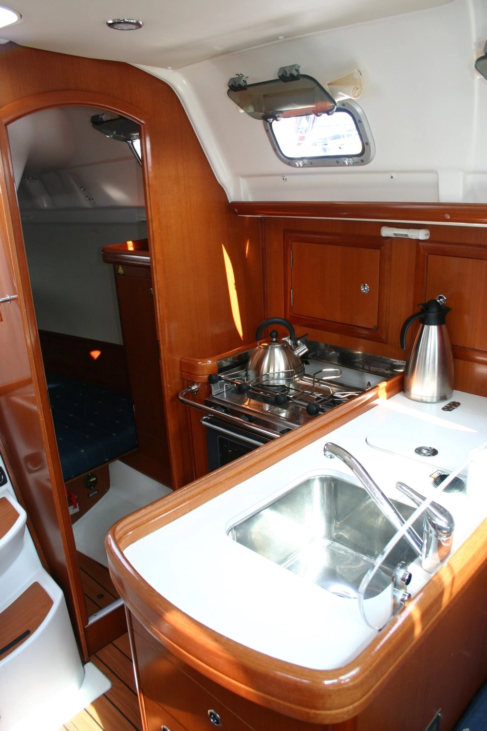 Yacht von innen von Yachtschule Fehmarn