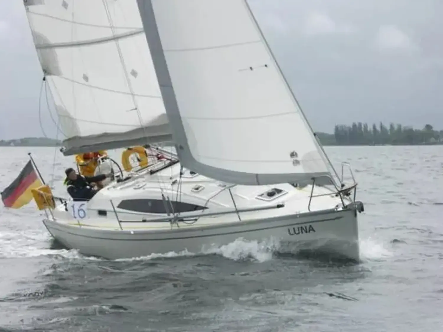 LUNA / Delphia 33.3 Yacht von Yachtschule Fehmarn