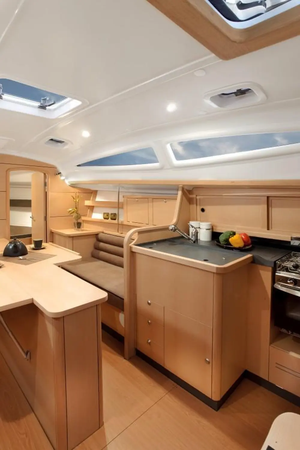 Yacht von innen von Yachtschule Fehmarn