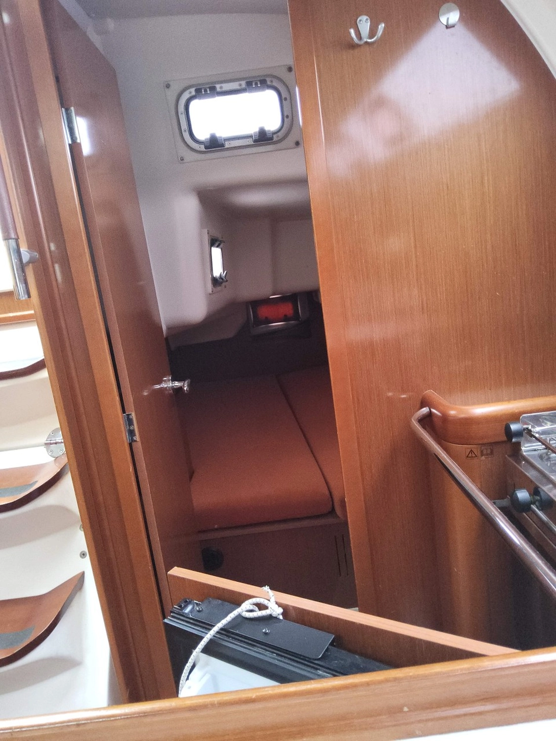 Yacht von innen von Yachtschule Fehmarn